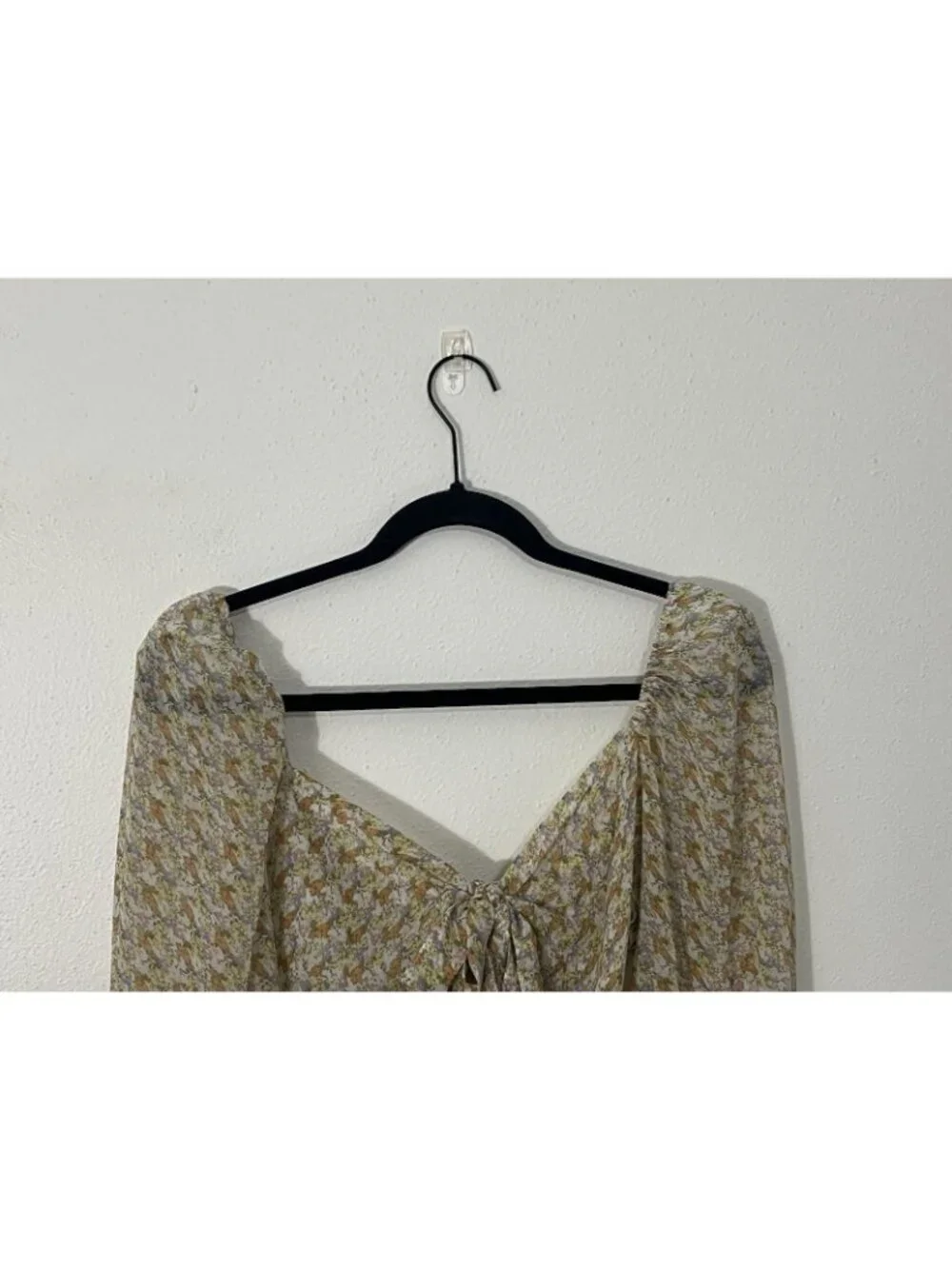 ASTR The Label Smocked Puff Sleeve Floral Blouse Size Medium